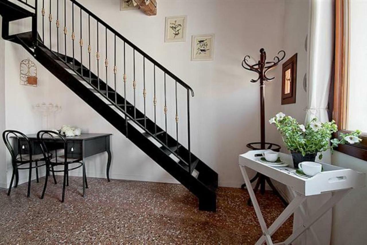Loft Overlooking The Grand Canal Venice Exterior photo